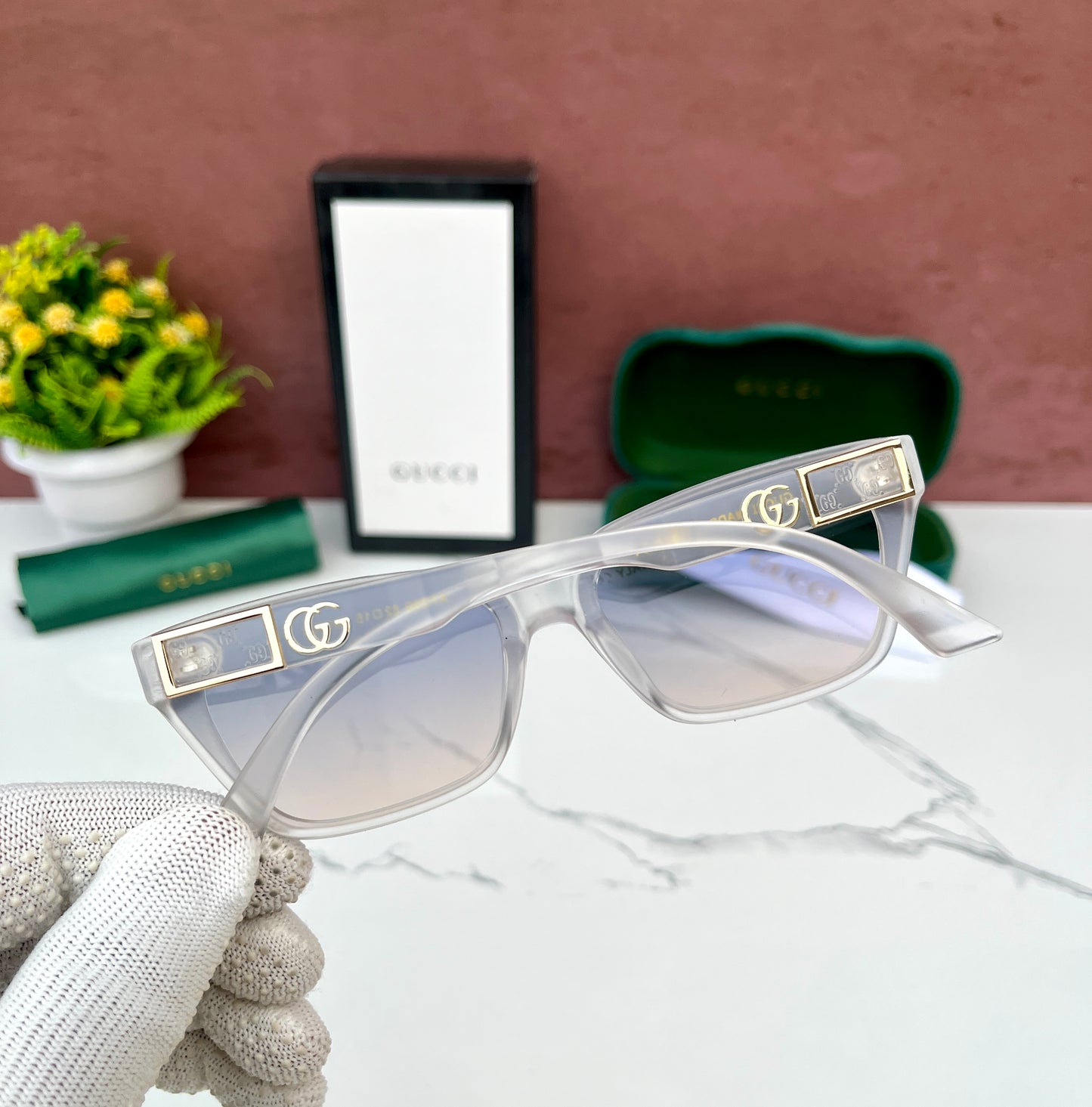 Gucci sunglass
