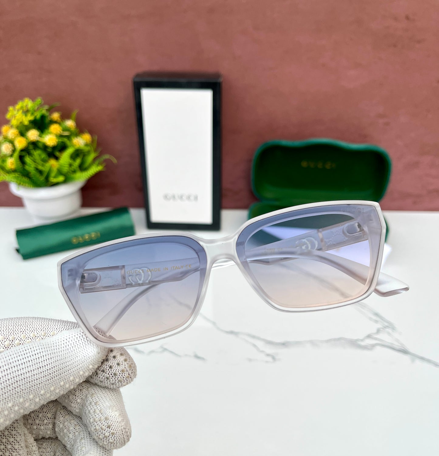 Gucci sunglass