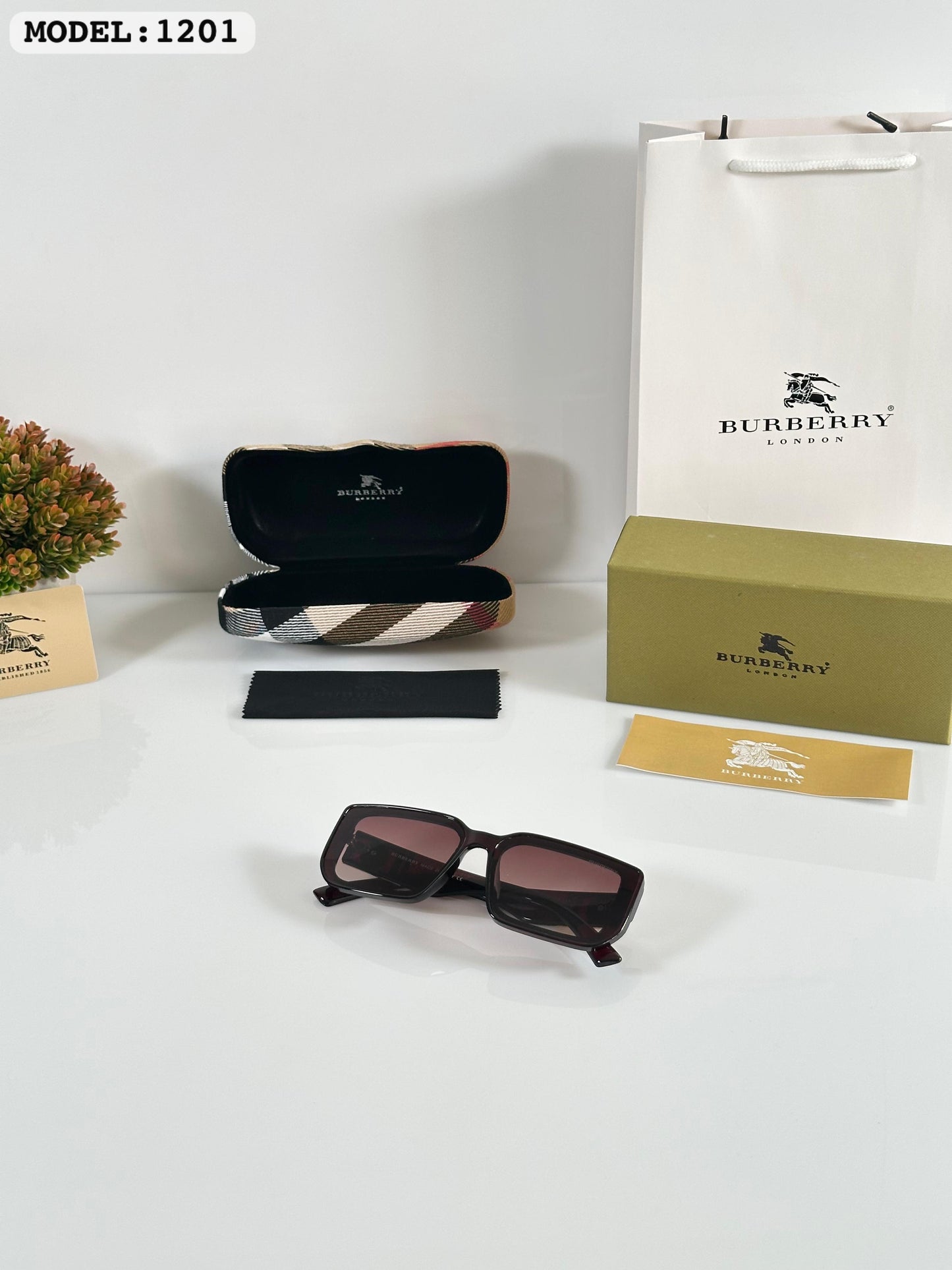 Burberry Sunglass