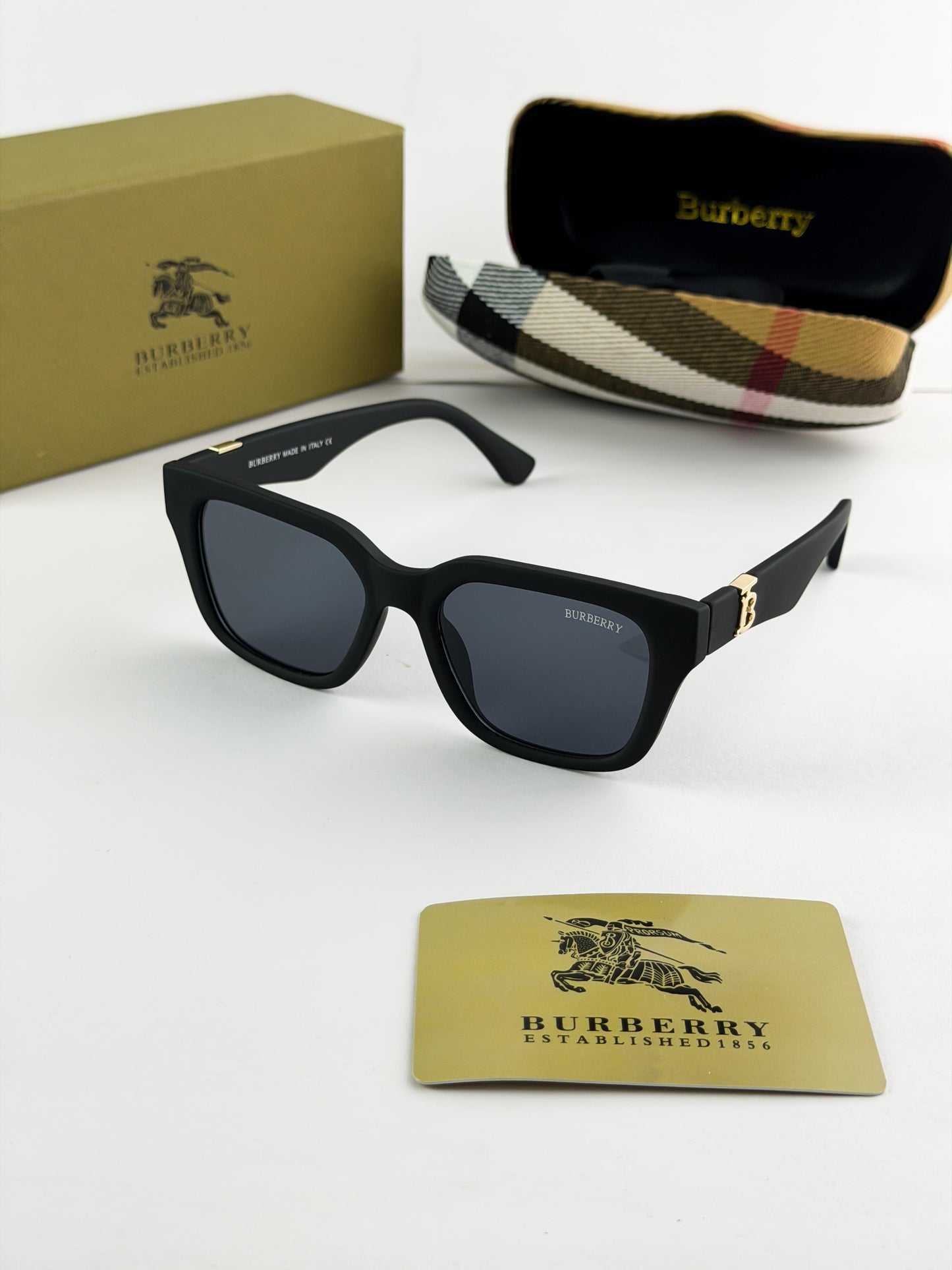 Burberry Sunglass
