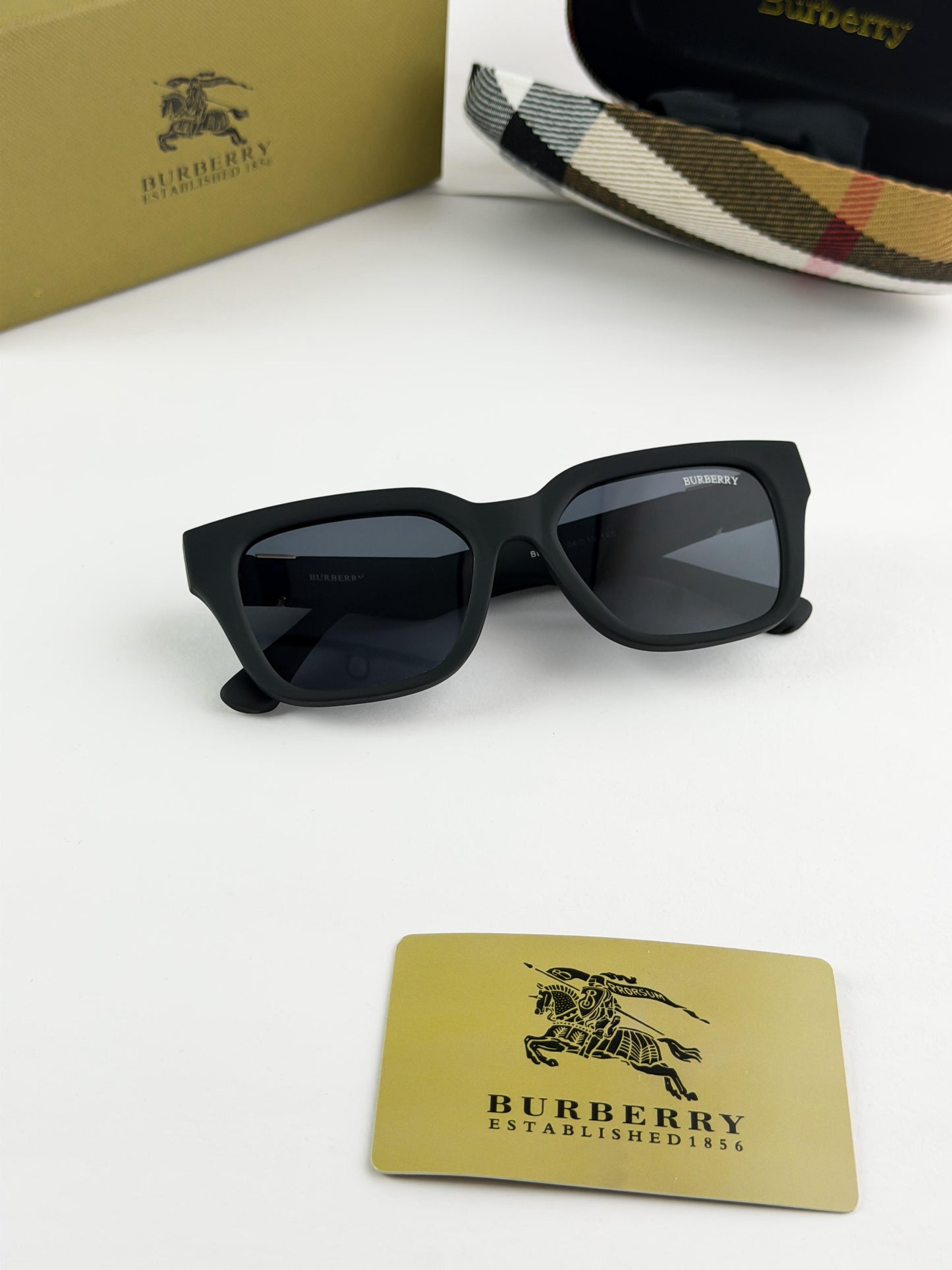 Burberry Sunglass