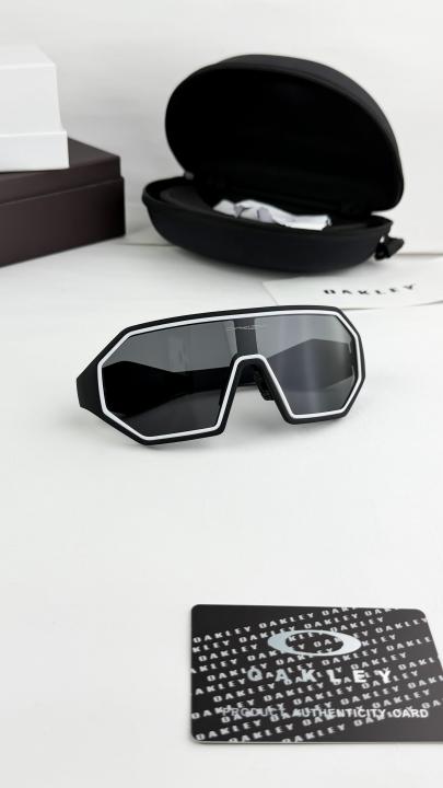 Oakley Sunglass